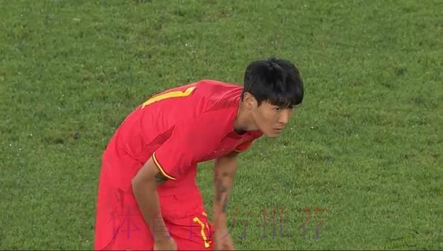 中国男足友谊赛1:2乌兹别克斯坦队 韦世豪破门